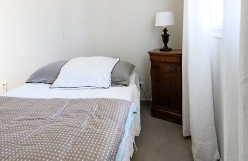 Vacqueyras House | Room in the middle of the vineyards - private bathroom - by feelluxuryholidays