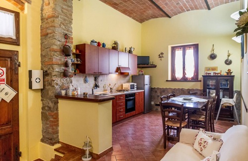 Castiglione della Pescaia Apartment | Room 'Carraia' with Shared Terrace, Shared Garden and Wi-Fi