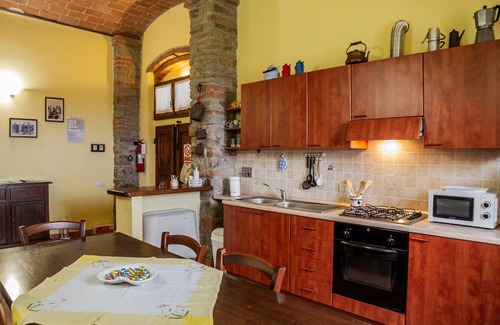 Castiglione della Pescaia Apartment | Room 'Carraia' with Shared Terrace, Shared Garden and Wi-Fi