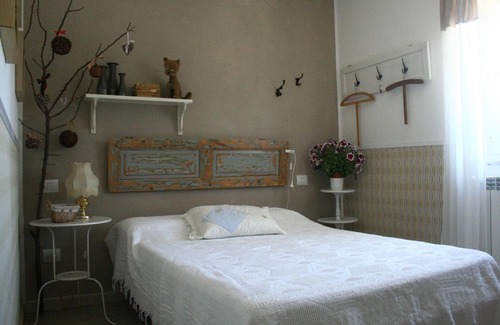 Collesalvetti Apartment | Room 'La Casina Di Parrana 1' with Shared Terrace, Shared Garden and Wi-Fi