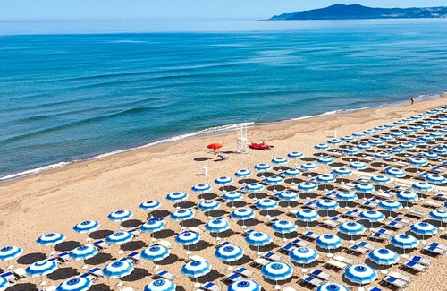 Capaccio-Paestum Apartment | Room 'La Fiesta' with Sea View, Wi-Fi and Air Conditioning