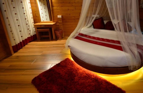Vazhavatta Hotel | Room-lakerose Wayanad Resort
