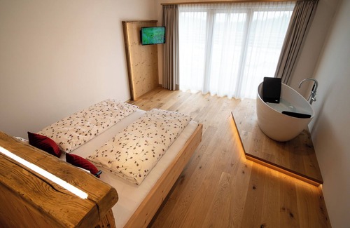 San Genesio Atesino House | Room 'Lanzenschuster Panorama-Zauber' with Mountain View and panoramic bathtub