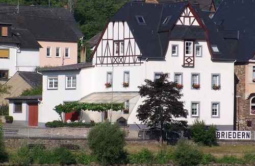 Briedern Apartment | Room 'Large Double Room 4' with Lake View, Shared Terrace and Wi-Fi