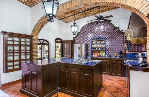 Ajijic Bed & Breakfast | Room " Los Limones" in Casa Caroline Bella