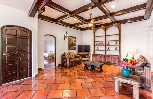 Ajijic Bed & Breakfast | Room " Los Limones" in Casa Caroline Bella