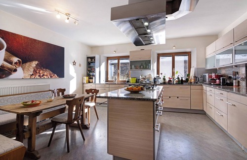 Sluderno Apartment | Room 'Mairhof Stilfser Joch Zi 6' with Mountain View, Private Terrace and Shared Garden