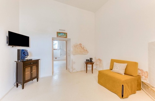 Presicce Apartment | Room 'Masseria Scafazzi - Sandra - 2' with Private Terrace, Wi-Fi and Air Conditioning