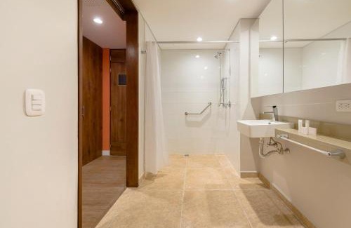 Los Naranjos Apartment | Room Modern Elegance Just Steps from El Tesoro 306