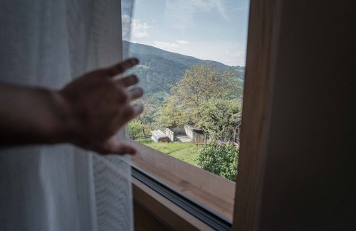 Velturno Apartment | Room 'Oberhemberger Hof Dreier' with Mountain View, Shared Terrace and Wi-Fi