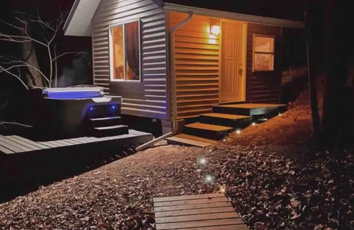 De Soto House | Room on the Ridge/HOT TUB/Sleeps 2