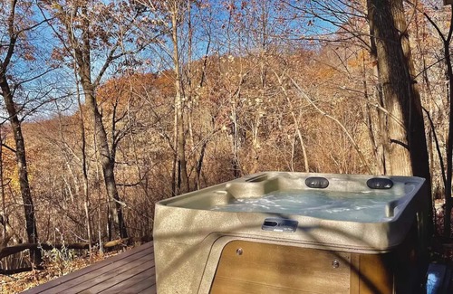 De Soto House | Room on the Ridge/HOT TUB/Sleeps 2
