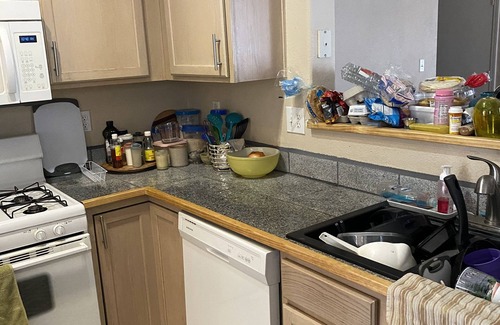 Ranchito House | ROOM ONLY! Safe, family oriented neighborhood.
