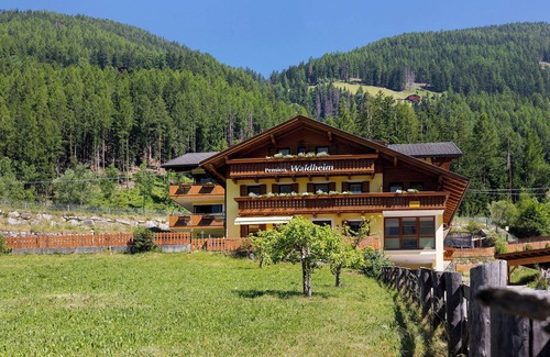 Valle Aurina Apartment | Room 'Pension Waldheim 1' with Mountain View, Shared Garden and Wi-Fi