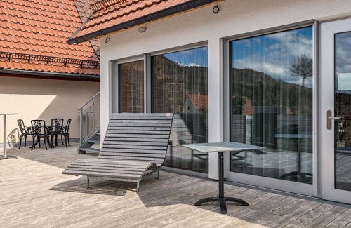 Lautlingen Apartment | Room 'Rosa' with Shared Terrace and Wi-Fi