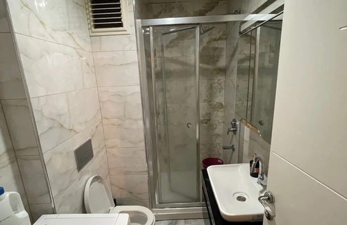 Esenyurt House | Room & Salon with Garden & Swimming Pool