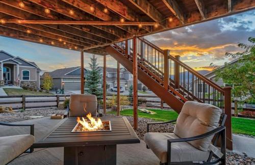 Monument House | Room to Spread Out & Deck with Mountain Views