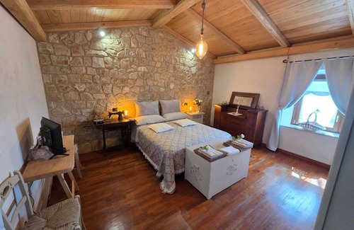 Orvieto Bed & Breakfast | Room '"Tra Gli Ulivi E Il Panorama"' with Mountain View, Private Garden and Wi-Fi
