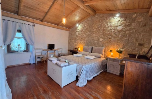 Orvieto Bed & Breakfast | Room '"Tra Gli Ulivi E Il Panorama"' with Mountain View, Private Garden and Wi-Fi