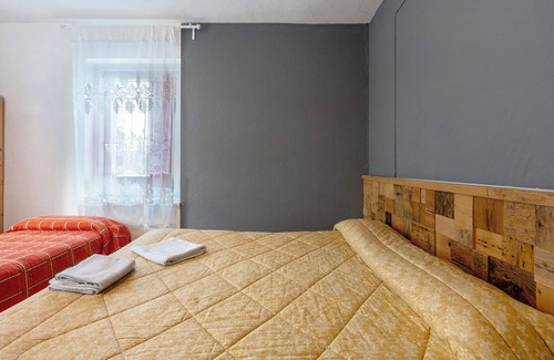 Vigo di Fassa House | Room 'Tripla 1' with Mountain View, Balcony and Wi-Fi