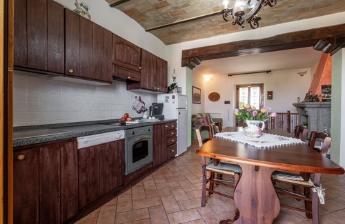 Castel del Piano Apartment | Room 'Ulivo' with Shared Terrace, Shared Garden and Wi-Fi