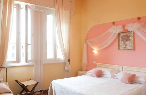 Viareggio House | Room-viareggio Old Style Sea View