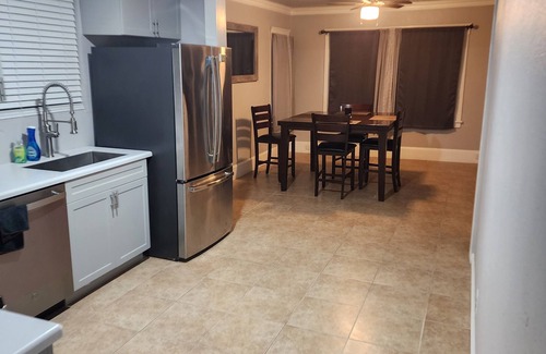 Oakland House | Room W/Private bathroom inside house in a quiet neighborhood.