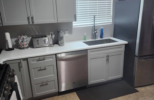 Oakland House | Room W/Private bathroom inside house in a quiet neighborhood.