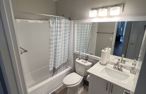 Pembroke Pines Apartment | Room with Private Bathroom close to Pembroke Lakes Mall