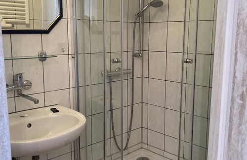 Rheinsberg House | Room 'Zi 10' with Shared Garden and Wi-Fi