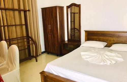 Kalagedihena House | Rooms by Lineros Yakkala