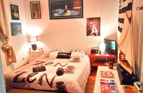 Carcassonne Bed & Breakfast | Rooms in house, swimming pool in residence