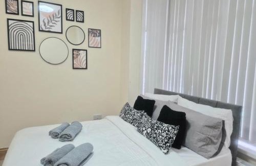 Cheetham Hill House | Rooms in Manchester 6 minutes Drive to Victoria Station