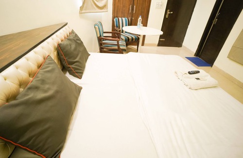 New Delhi Hotel | Roomshala 014 Hotel EM