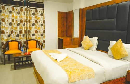 Mahipalpur Hotel | Roomshala 053 Tej Palace - Near IGI Airport Delhi