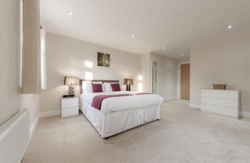 Esher Apartment | Roomspace Serviced Apartments - Kinnaird Court