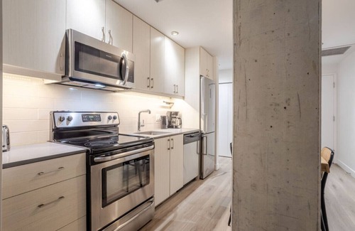 Cite Multimedia Apartment | Roomy 1BR Getaway | MTL Old Port