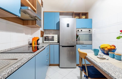 Parma City Centre Apartment | Roomy 75 sqm apartment a few steps from Parma train station. The accommodation is located on the second floor of a building with lift and can host up to 5 people. Please note that there is a step to access the structure.The building is located in the his