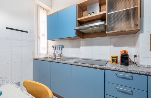Parma City Centre Apartment | Roomy 75 sqm apartment a few steps from Parma train station. The accommodation is located on the second floor of a building with lift and can host up to 5 people. Please note that there is a step to access the structure.The building is located in the his
