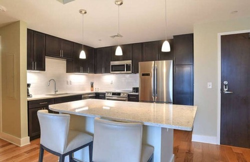Downtown Asheville Condo | Roomy and Accessible Downtown Balcony Condo