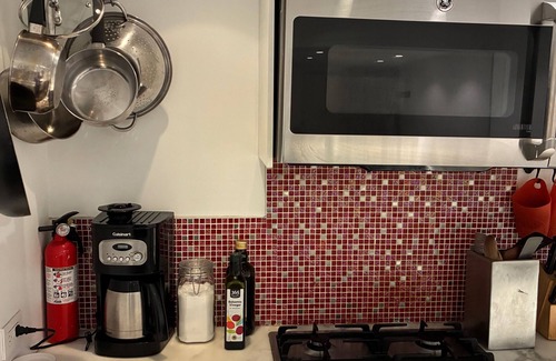 Harlem Apartment | Roomy and quiet 1-bedroom oasis in Manhattan townhouse, sleeps 4