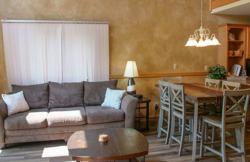 Clymer Condo | Roomy Beautiful Golf/Ski Condo