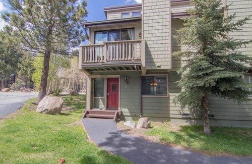 Mammoth Lakes Condo | Roomy Central Mammoth 3 Story Condo