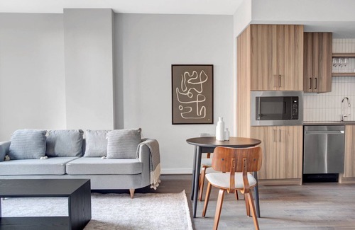 Clarendon Apartment | Roomy Clarendon 1BR w/Gym, W/D & Pool, walk to Metro, by Blueground