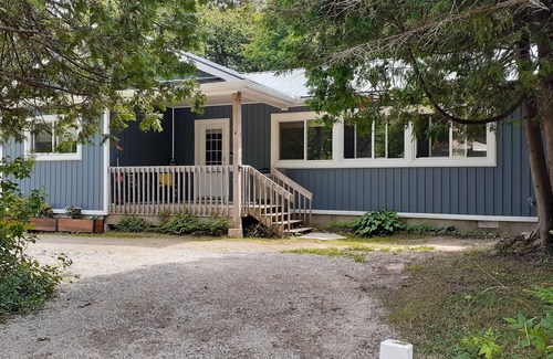 Sauble Beach Cottage | Roomy cottage close to Sauble's main beach!