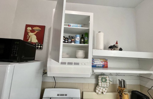 Northside Apartment | Roomy Efficiency for Traveling Professional near Parkview Hospital