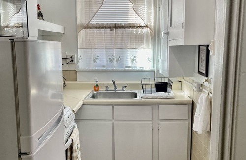 Northside Apartment | Roomy Efficiency for Traveling Professional near Parkview Hospital