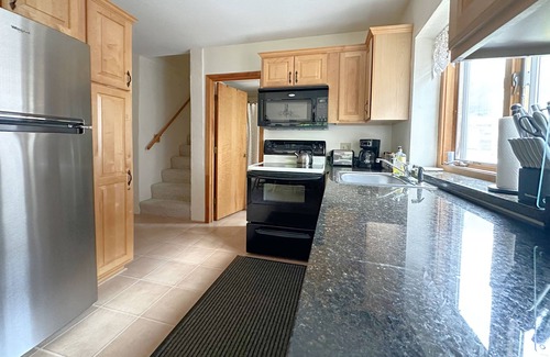 Bartlett Condo | Roomy Family Getaway at base of White Mountains - Sleeps 7!