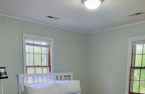 Kingsport House | Roomy Home