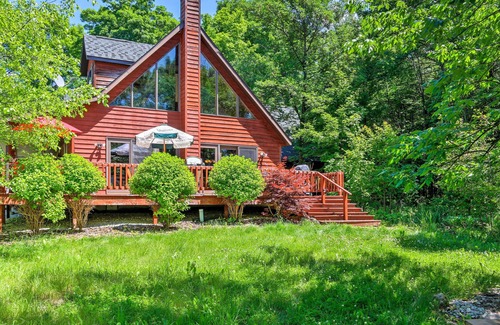 Egg Harbor Cottage | Roomy House on 2 Acres - 2 Mi to Egg Harbor Beach!